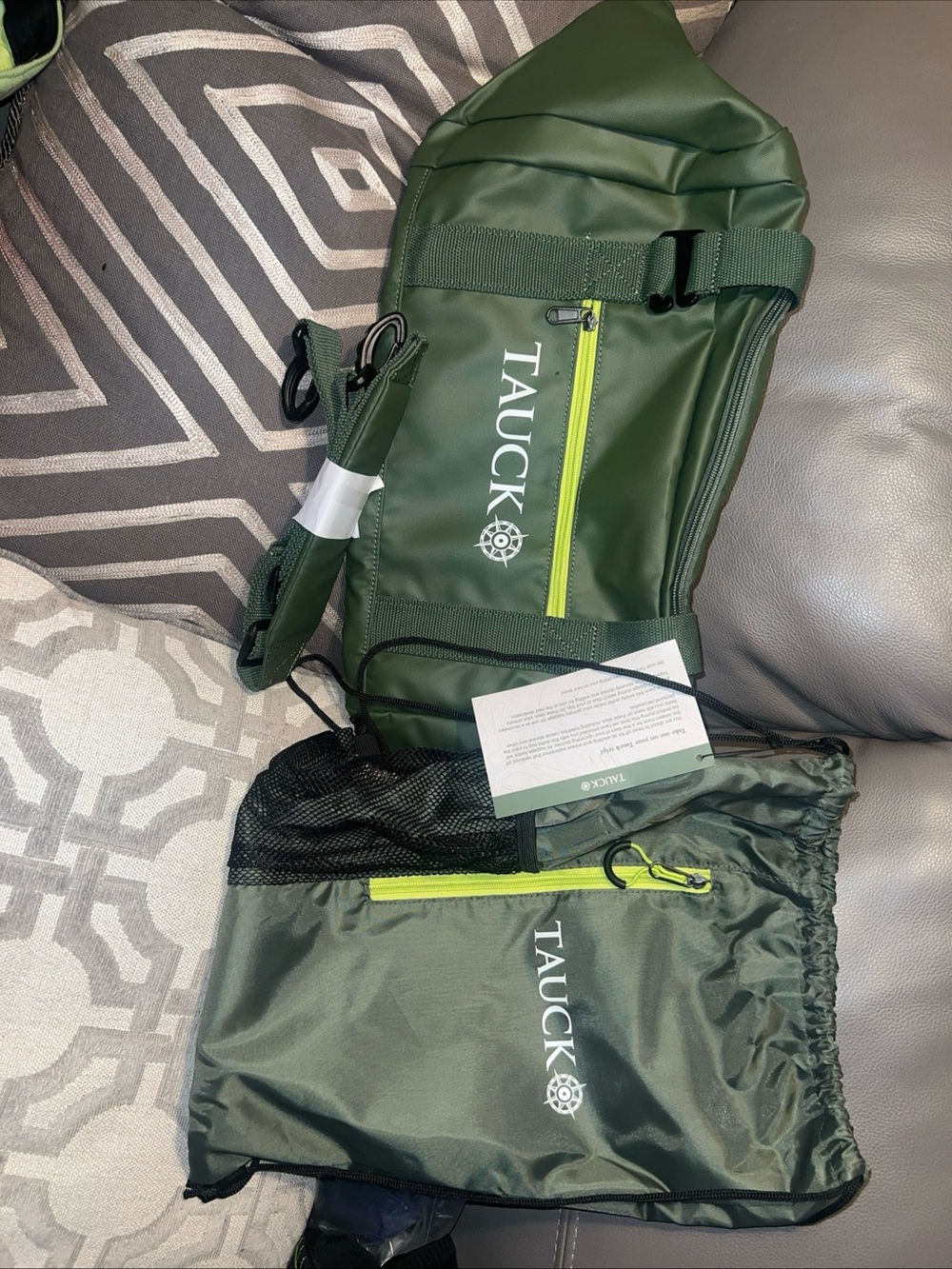 NEW- Tauck Duffel Bag 16 (L) x 8 (H) x 10 (W) NWT with storage sack
